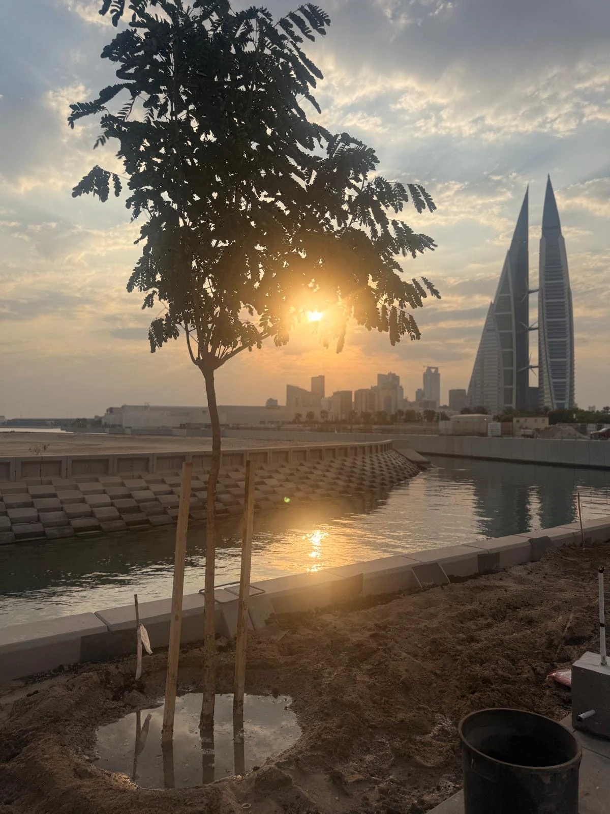 بحرين بي - تحت الجسر